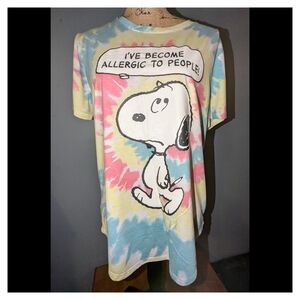 Peanuts Snoopy "I've become allergic to people" t-shirt XL